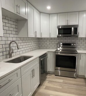 ميكروويف، فرن، موقد طهي مسطح، غسالة أطباق