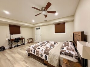 Room - Peaceful Unit with Scenic Views (Springfield)