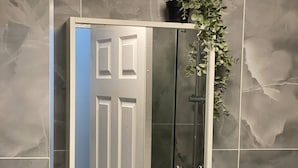Apartment, 2 Schlafzimmer | Badezimmer