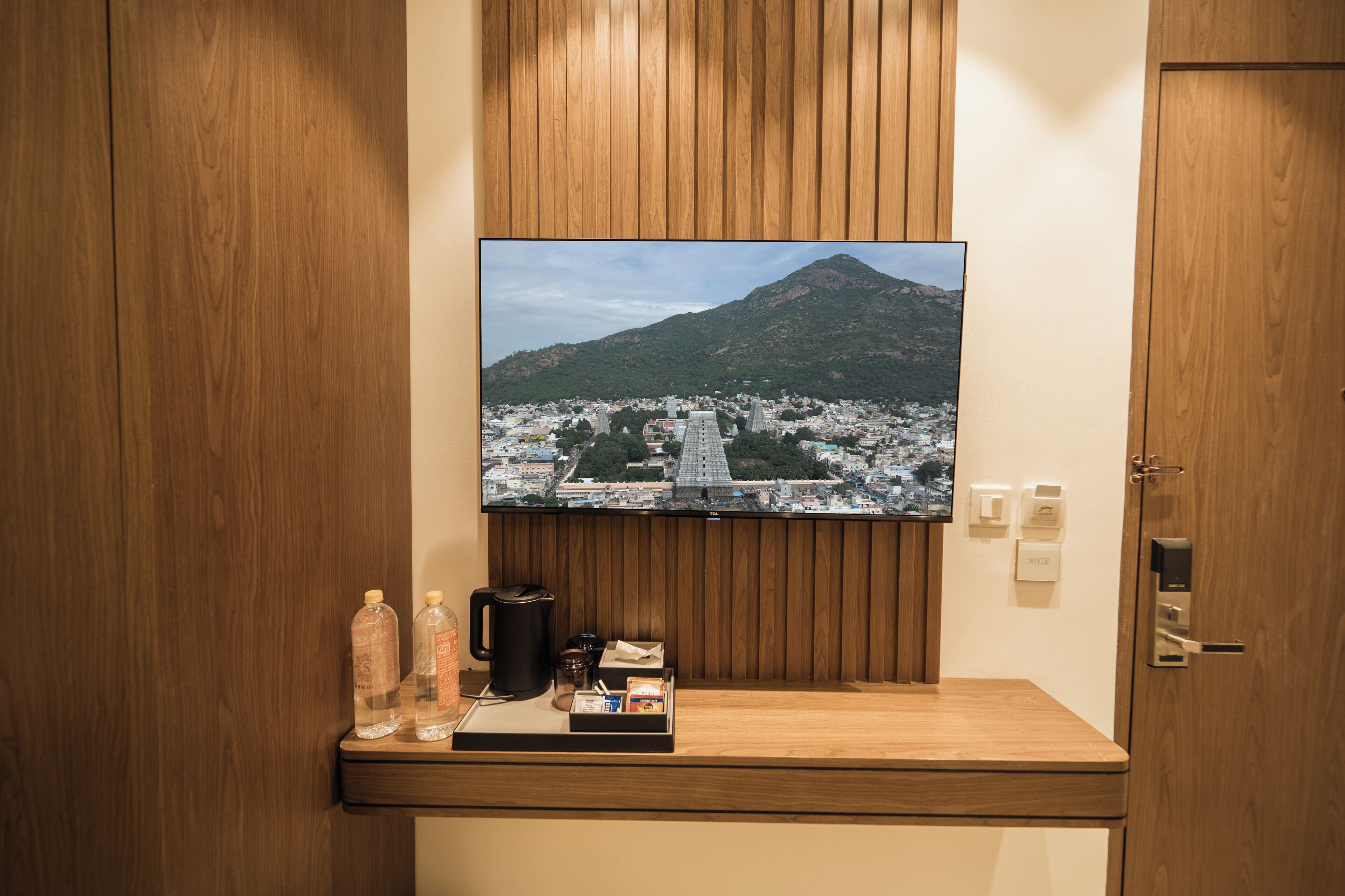 Desk, laptop workspace, free WiFi