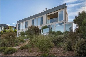 Exterior - Moonah Links Golf Course | Peninsula Retreat - Sleeps 14+ (Fingal)