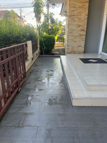 3-bedroom house in quaint Tambon Nong Hong with AC