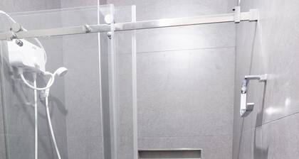 Room with independent bathroom and kitchenette 2nd floor.