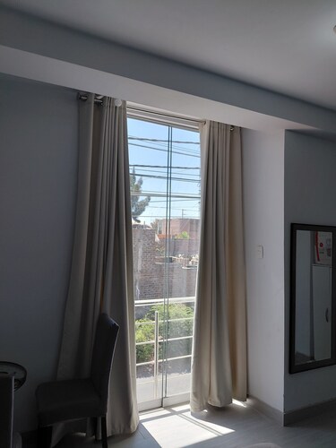 Room with independent bathroom and kitchenette 2nd floor.