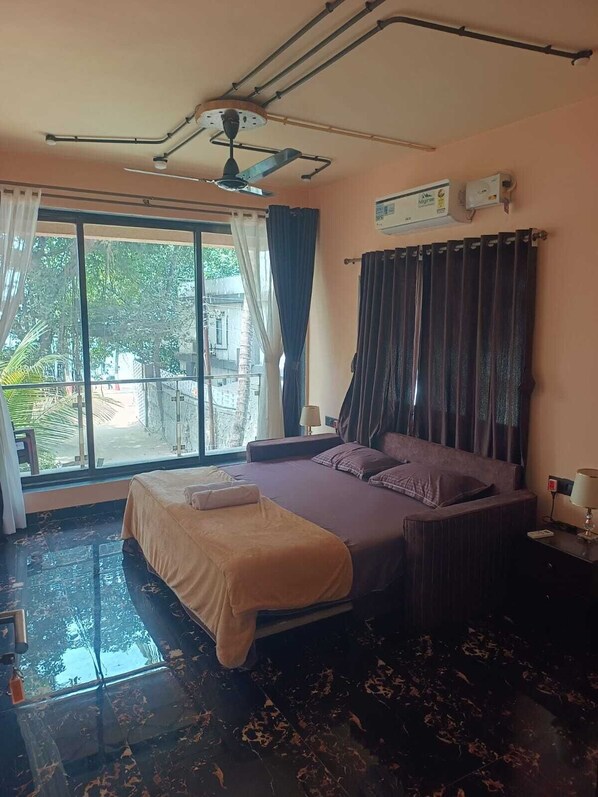 Comfort Double Room, Sea View | Peralatan tempat tidur premium, Wi-fi percuma, cadar katil 