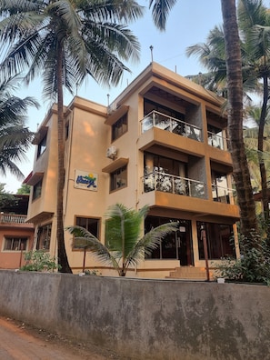 Front of property - Breezenx (Kihim)