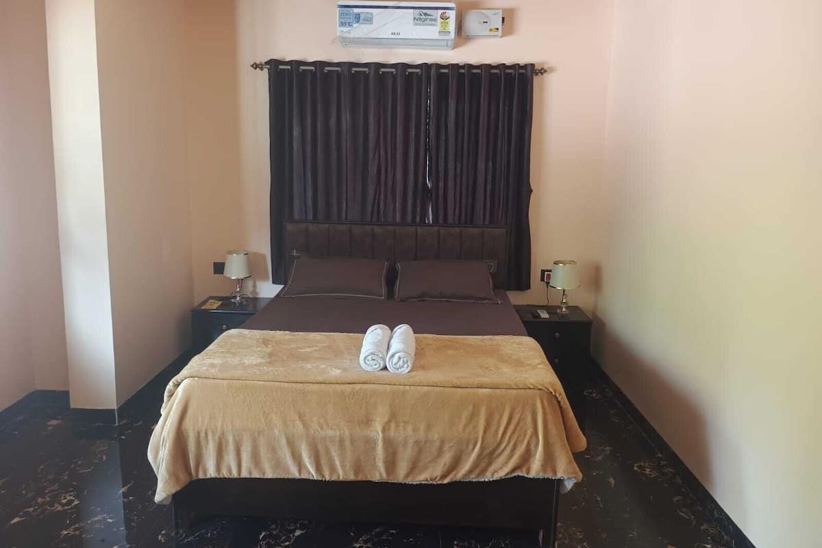 Premium bedding, free WiFi, bed sheets