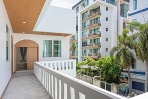 Property grounds - Downtown Oasis Pool Villa Collection | KTV Private Stay | Near Walking Street (Nong Prue, Pattaya City)