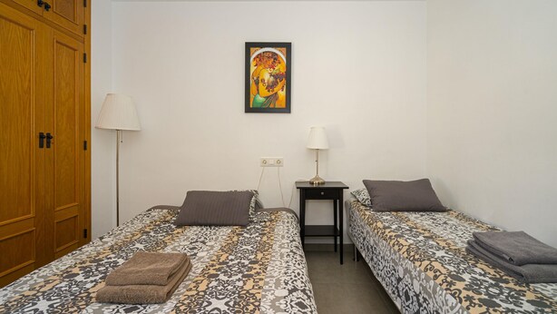 3 chambres, fer et planche à repasser, Wi-Fi, draps fournis