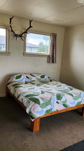 2 bedrooms, bed sheets