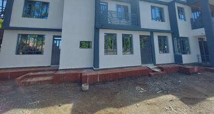 Lakeview Apartments - Luxurious stay a stone throw from the city centre.