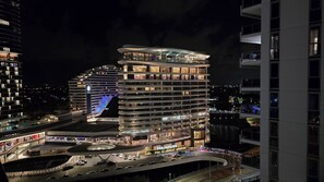 Exterior - Prime Broadbeach Location w/Pool free parking (Broadbeach)