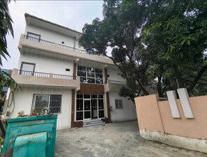 Fachada da propriedade