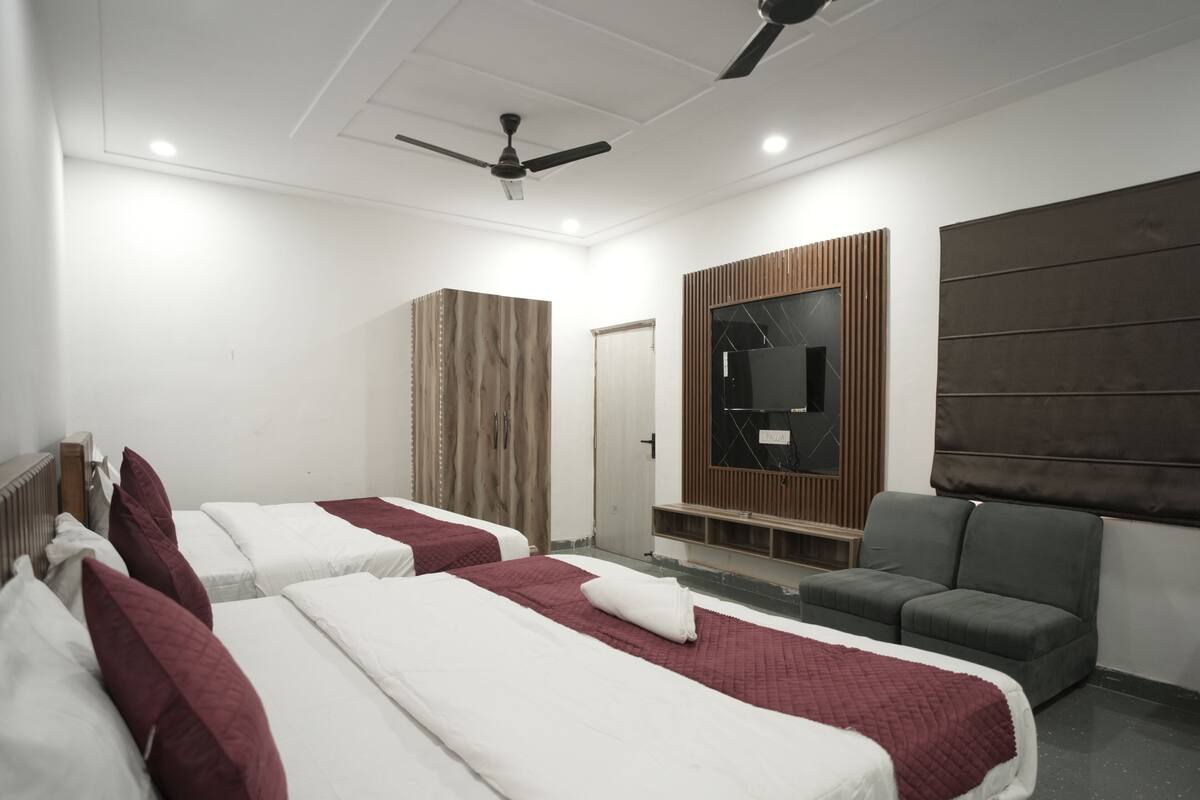 Family Room | WiFi (free)