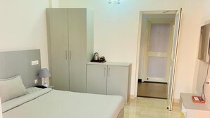 Deluxe Room, City View | Desk, WiFi (free)