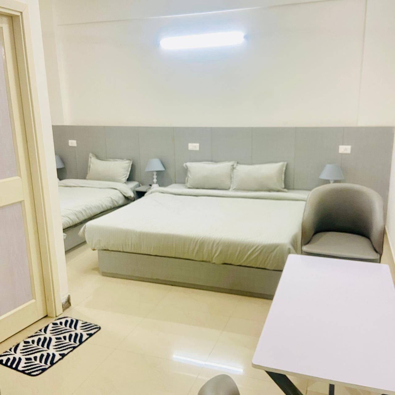 Family Room, City View | Desk, free WiFi