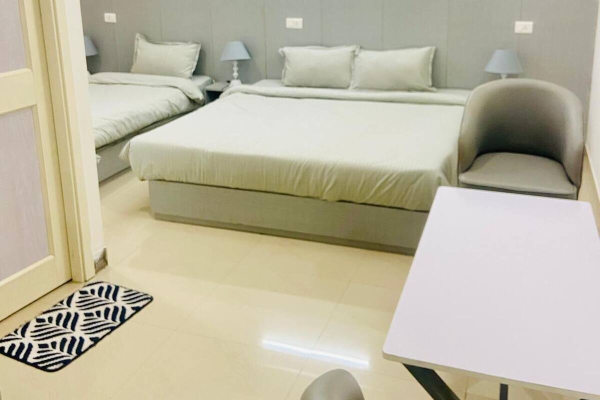 Family Room, City View | Desk, free WiFi