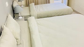 Family Room, City View | Desk, free WiFi