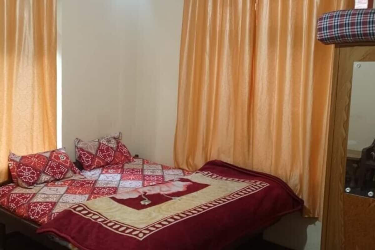 Double Room | Rollaway beds, bed sheets