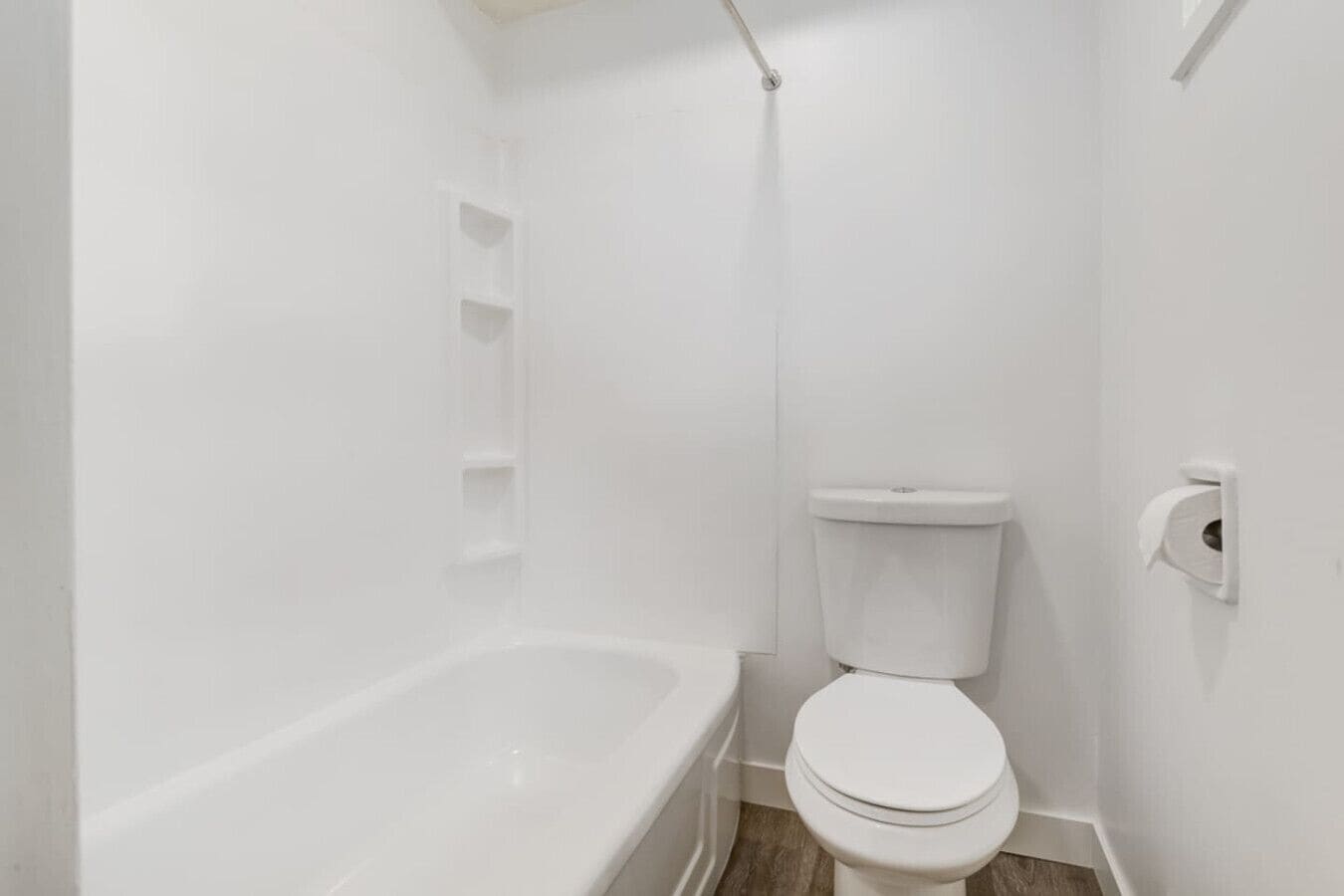 Een douche, een haardroger, handdoeken