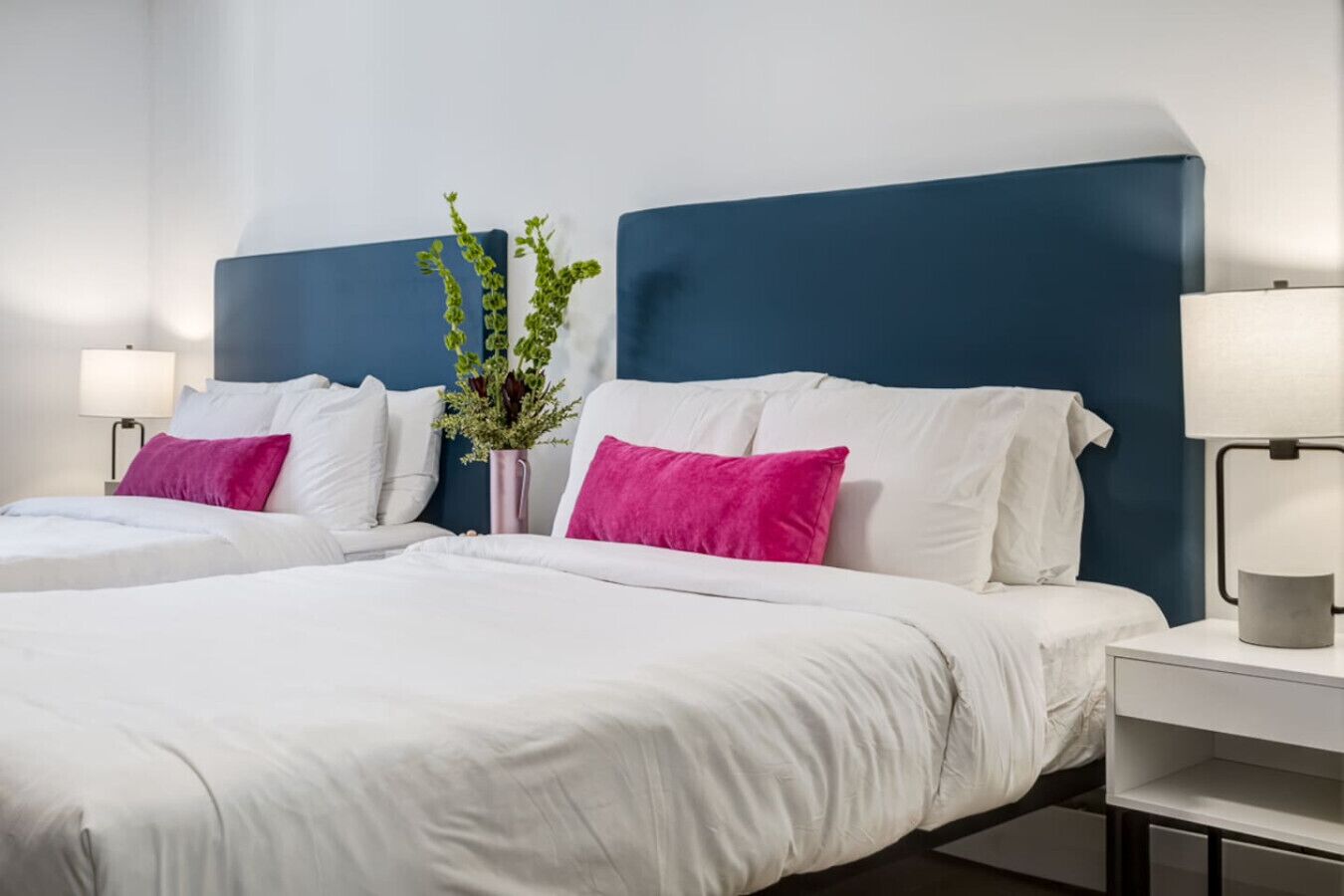 Silitysrauta/-lauta, Wi-Fi, vuodevaatteet