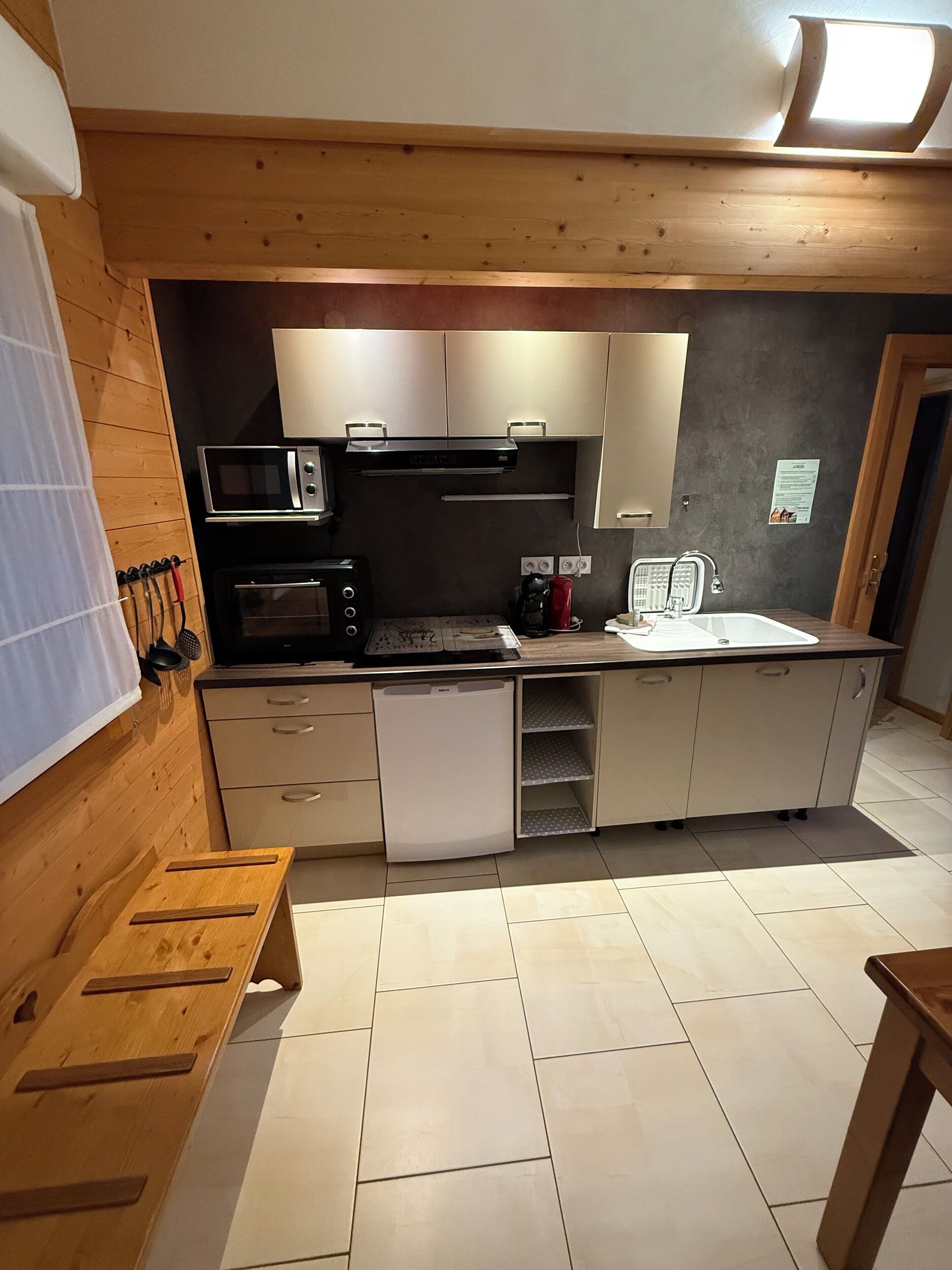 Leilighet – classic | Eget kjøkken | Kjøleskap, mikrobølgeovn, ovn og kokeplater