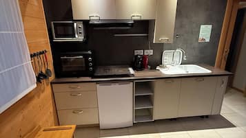 Classic Apartment | Private kitchen | Fridge, microwave, oven, stovetop