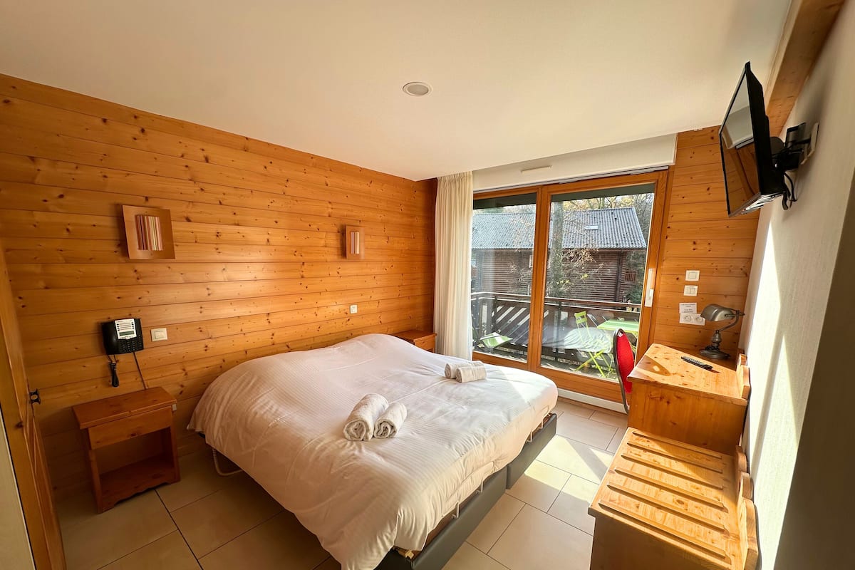 Classic Apartment, Balcony, Garden View