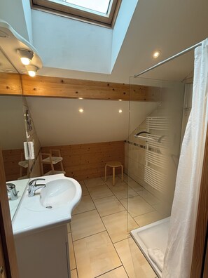 Hair dryer, towels, soap, shampoo - La Maison (Amnéville)