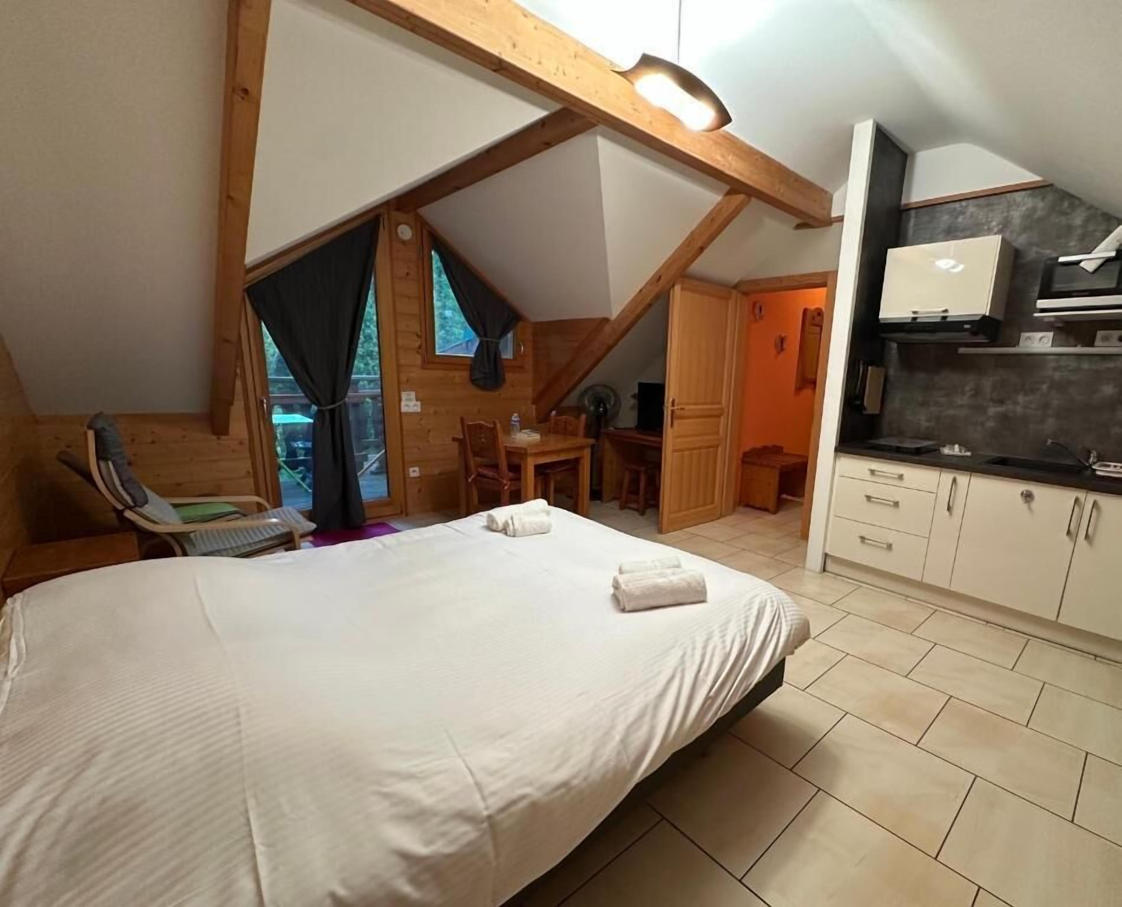Literie de qualité supérieure, coffres-forts dans les chambres, bureau