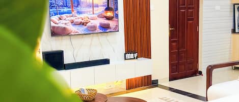 Family Apartment, Balcony, City View | Living area