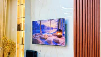 Family Apartment, Balcony, City View | Living area