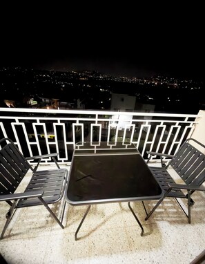 Appartement Familial, balcon, vue ville | Terrasse/Patio