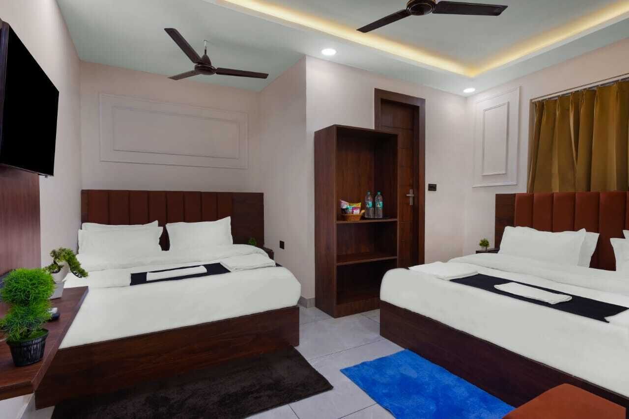 Family Room | Iron/ironing board, free WiFi