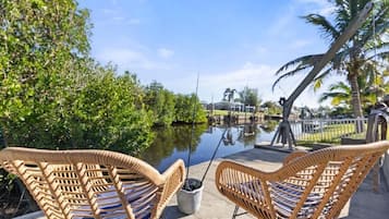 Casa familiar, 4 habitaciones, lanai, vistas al canal | Terraza o patio