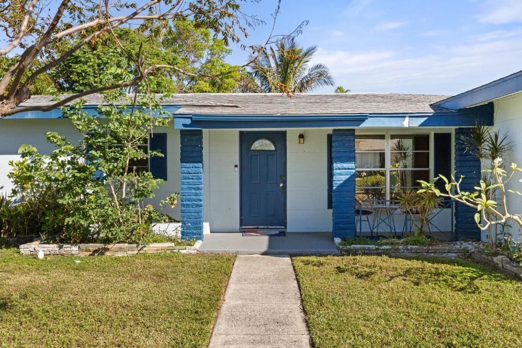 Family House, 4 Bedrooms, Lanai, Canal View | Exterior