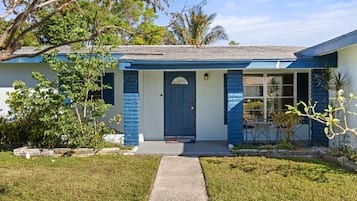 Family House, 4 Bedrooms, Lanai, Canal View | Exterior