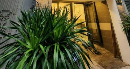 Lunaria Maison - Local Side