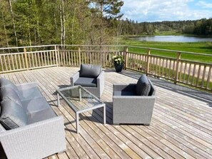 Property grounds - Fresh cottage with lake view and rowing boat | SE09156 (Henån)