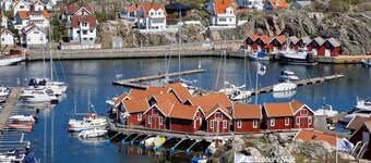 Cottage near beach and jetty | SE09159