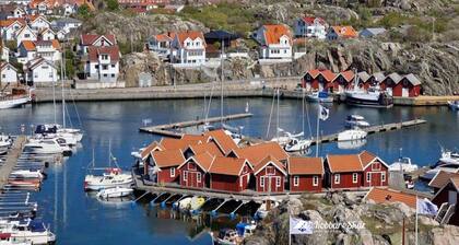 Cottage near beach and jetty | SE09159