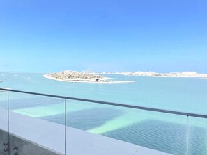 Property grounds - 2BR beachfront apartment with rooftop pool & Palm Jumeirah views (Dubai)