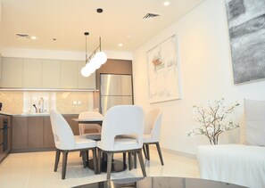 Interior - 2BR beachfront apartment with rooftop pool & Palm Jumeirah views (Dubai)