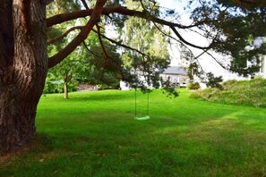 Property grounds - Spacious cottage in Svanesund near beach and grocery store | SE09163 (Svanesund)