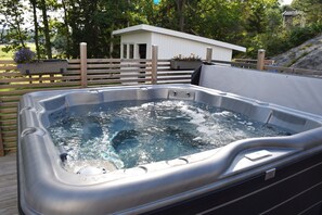 Outdoor spa tub - Newly built house near the sea & beach | SE09166 (Henån)