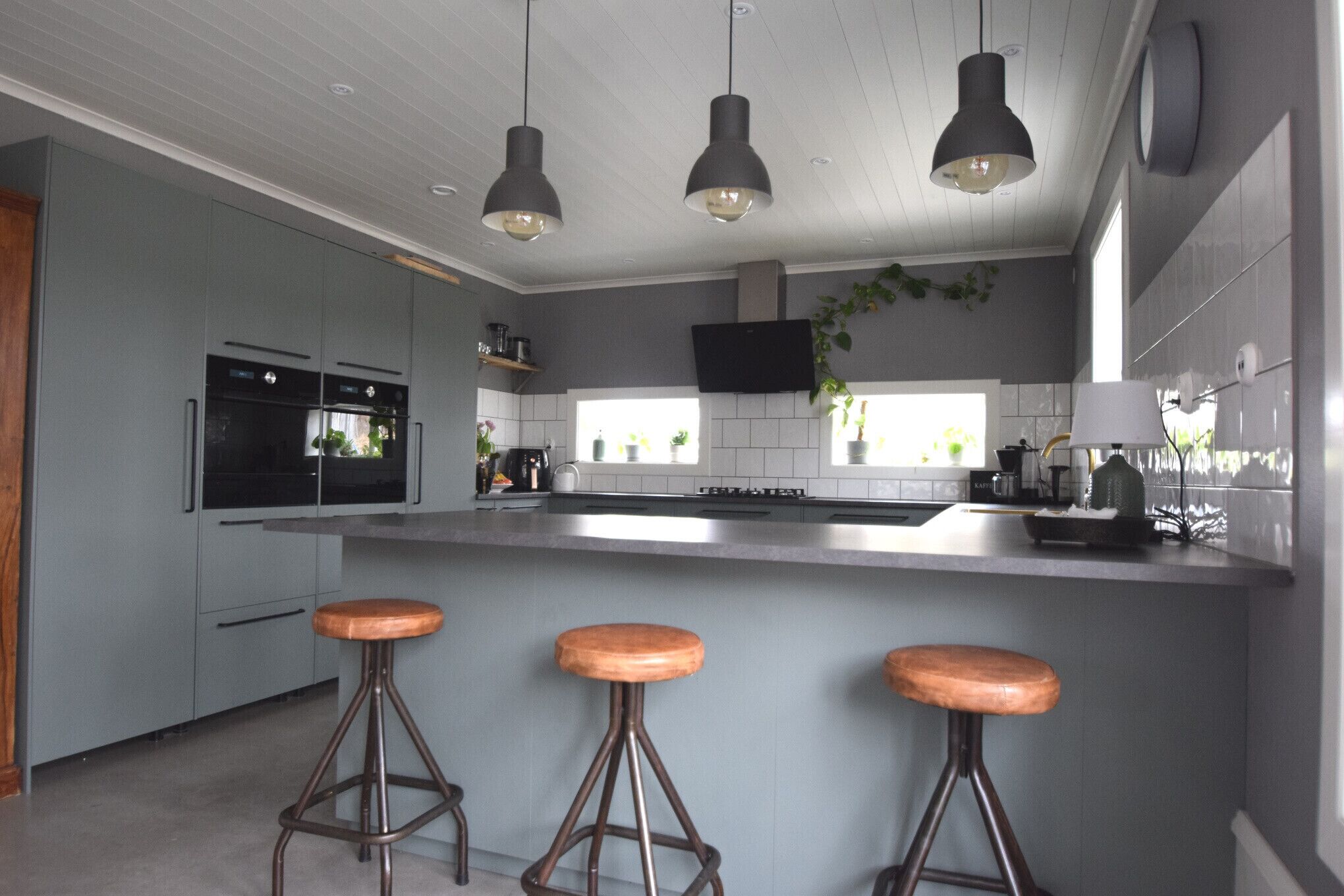 Kylskåp, mikrovågsugn, ugn och spishäll