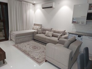 Living area - Royal Hawana Apartment salalah (Salalah)