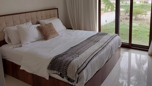 Apartemen Deluks, balkon, pemandangan kebun
