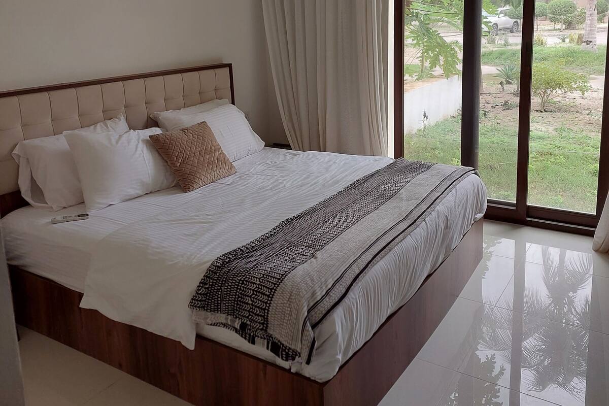 Iron/ironing board, free WiFi