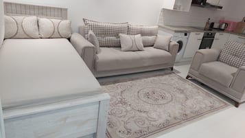 Appartement Deluxe, balcon, vue jardin | Coin séjour